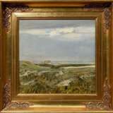 Krog, Arnold (1856-1931) "Weiter Himmel über Dünenlandschaft (bei Kandestederne)", Öl/Leinwand doubliert, u.l. sign., verso auf Klebeetikett bez./betit., 37,2x38,8cm (m.R. 53,3x54,3cm), rest. - Foto 2