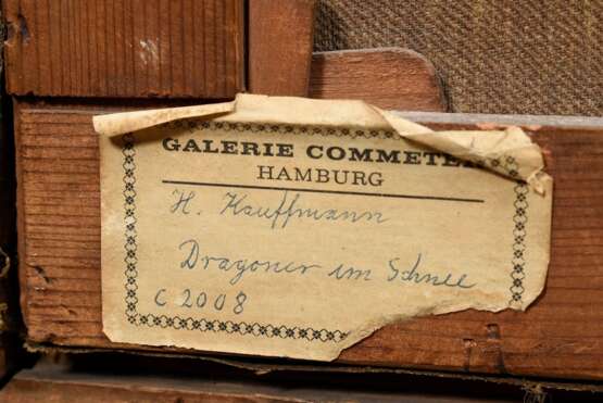 Kauffmann, Hermann I (1808-1889) "Dragoner im Schnee", Öl/Leinwand, u.l. sign., verso Klebeetikett "Galerie Commeter/Hbg.", Prunkrahmen (min. Altersspuren), 31x43cm (m.R. 44x55,8cm), Craquelé, leicht … - фото 6