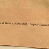 Heckel, Erich (1883-1970) „Mädchenkopf“ 1913, Holzschnitt, aus: "Genius. Zeitschrift für werdende und alte Kunst, München 1920", verso betit./bez., PM 26x17cm, BM 34,8x25,6cm (m.R. 58x47cm), verso Montagreste, … - Foto 5