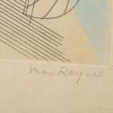 Man Ray (1890-1976) „Pour Crevel“ 1965, Farbradierung/Japanpapier, IX/X, u. sign./num./dat., PM 21x17,5cm (m.R. 38,7x28,2cm), lichtrandig, Provenienz: Slg. Karin Szekessy u. Paul Wunderlich/Hbg. - photo 3