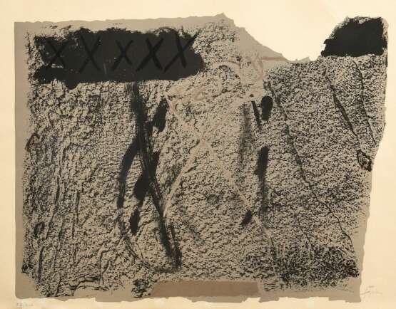 Tapies, Antoni (1923-2012) "Noir et Crai" 1964, Lithographie, 55/300, u. sign./num., freigestellt gerahmt, BM 56x75,5cm (m.R. 79x97,5cm), leicht fleckig, vergilbt, kleine Randdefekte - Foto 1