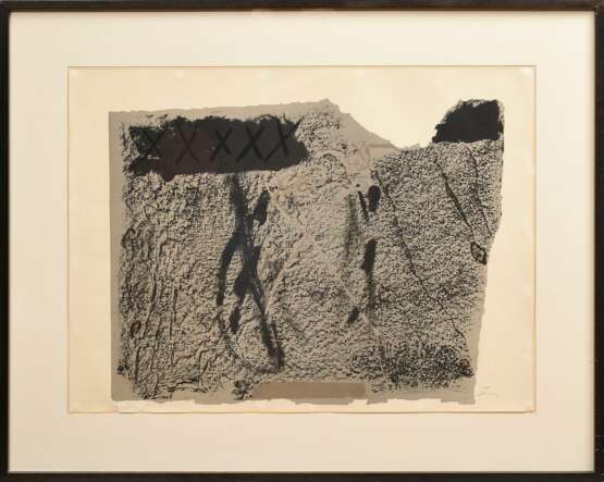 Tapies, Antoni (1923-2012) "Noir et Crai" 1964, Lithographie, 55/300, u. sign./num., freigestellt gerahmt, BM 56x75,5cm (m.R. 79x97,5cm), leicht fleckig, vergilbt, kleine Randdefekte - Foto 2