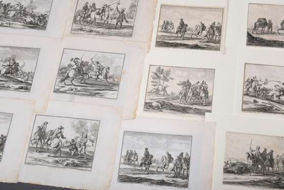 12 Rugendas I, Georg Philipp (1666-1742) "Reiterschlachten", Kupferstiche, gestochen von Georg Conrad Bodenehr (1663-1710), z.T. in Passepartout montiert, PM 16x12,5cm, BM ca. 24,5x20cm, z.T. beschnitten, diver… - photo 1
