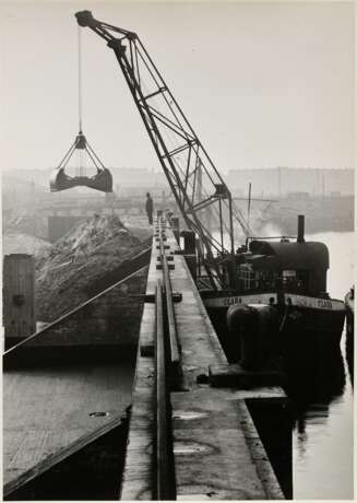 31 Renger-Patzsch, Albert (1897-1966) "Beton- und Brückenbau", Fotografien, verso gestempelt, 14x ca. 24x16,5cm/ 17x ca. 16,5x24cm, Alters- und Lagerspuren - фото 13