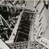 31 Renger-Patzsch, Albert (1897-1966) "Beton- und Brückenbau", Fotografien, verso gestempelt, 14x ca. 24x16,5cm/ 17x ca. 16,5x24cm, Alters- und Lagerspuren - Foto 17