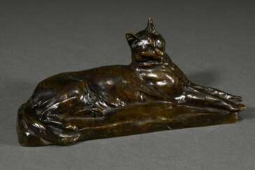 Riché, Louis (1877-1949) &quot;Liegende Katze&quot;, Bronze patiniert, auf der Plinthe sign., Gießerstempel &quot;Susses Frères Editeurs Paris&quot;, 7,5x17,5x6,5cm, min. berieben
