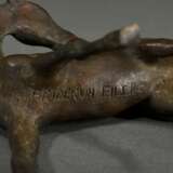 3 Strahlendorff-Eilers, Friderun von (1916-2011) „Fohlen“, Bronze patiniert, je sign., H. 4,5-18,4cm, dazu Werkmonographie "Bronceskulpturen" - фото 8