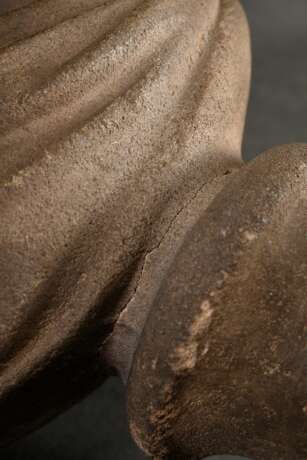 Sandstein Büste auf Rundsockel "König Heinrich IV von Frankreich als Knabe" nach Germain Pilon (um 1525-1590), Ausführung später, 33x18x13cm, best. - Foto 7