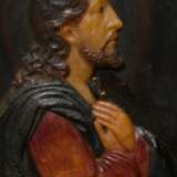 Farbiges Wachsrelief "Christus" in vergoldeter Rahmung, farbig bemalt, 19.Jh., 18,5x16cm, kleine Defekte - photo 4