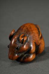 Buchsbaum Netsuke &quot;Ratte mit Kastanie&quot;, eingelegte Horn Augen, schöne Patina, Japan, H. 2,9cm, Schwanz alt abgebrochen