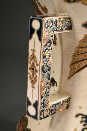 Japanisches Satsuma Deckelgefäß mit polychromem Dekor "Drachen und Drachenschildkröte" sowie seitlichen Griffen, Boden sign. Baika, H. 37,5cm, Ø 23,5cm, kleiner Defekt am Deckel - photo 5