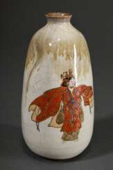 Japanische Keramik Vase &quot;Tänzerin in traditioneller Tracht&quot;, in verlaufender Glasur, am Boden sign., rote Siegelmarke, H. 13cm
