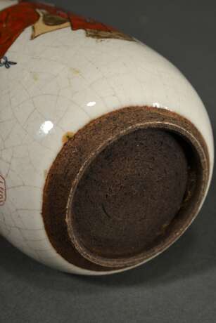 Japanische Keramik Vase "Tänzerin in traditioneller Tracht", in verlaufender Glasur, am Boden sign., rote Siegelmarke, H. 13cm - photo 4