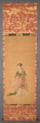 Japanisches Rollbild &quot;Seiobo, die Königinmutter des Westens wartet auf eine Nachricht&quot;, Ukiyo-e Malerei, farbige Tusche auf Seide, mit Inschrift, Siegel, Brokatmontierung und Holzknäufen, 19.Jh., 102x44cm/173x4…
