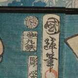 Utagawa Kuniteru II (1829-1874) Kabuki Stück "Yoshitsune senbon zakura" (Yoshitsune und 1000 Kirschlüten), Farbholzschnitte, Triptychon, sign. Kuniteru hitsu, Verleger Maruya, Schmuckrand, zusammen auf Papier m… - photo 5
