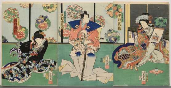 Utagawa Yoshiku (1883-1904) "Kabuki Szene vor Stellschirm mit herbstlichen Blüten", Farbholzschnitte, Triptychon, sign. Yoshiiku ga, (von links nach rechts) Schauspieler Sawamura Tosshô, Sawamura Tanosuke als T… - фото 1