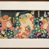 Toyohara Kunishika (1835-1900) "Sangoku Kumiage Toro" (Alter Löwe, der freche Löwenjungen mit einem Pfingstrosenast schlägt) 1867, Farbholzschnitte, Triptychon, sign. Kunichika hitsu, (von links nach rechts) Ot… - Foto 2