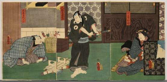 Utagawa Kunisada (1786-1865) "Beim Puppenmacher", Farbholzschnitte, Triptychon, sign. Toyokuni ga, Verleger Izutsuya Shôkichi, zusammen montiert, BM je ca. 36,3x25,3cm (36,5x75cm), leichte Altersspuren - Foto 1