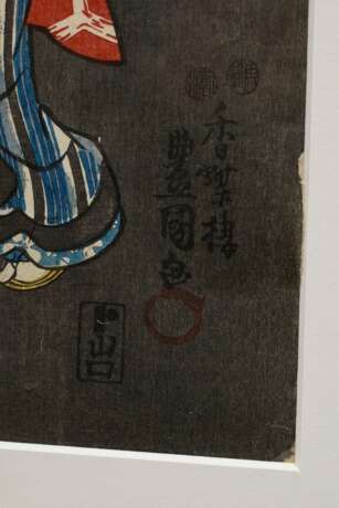 Utagawa Kunisada (1786-1865) "Drei Geishas vor Läden", Farbholzschnitte, Triptychon, sign. Kôchôrô Toyokuni ga und Ichiyôsai Toyokuni ga, Verleger Yamaguchi Tôbei, 36x74cm (m.R. 61x99,5cm), leichte Altersspuren… - фото 3