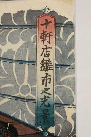 Utagawa Kunisada (1786-1865) "Drei Geishas vor Läden", Farbholzschnitte, Triptychon, sign. Kôchôrô Toyokuni ga und Ichiyôsai Toyokuni ga, Verleger Yamaguchi Tôbei, 36x74cm (m.R. 61x99,5cm), leichte Altersspuren… - photo 6
