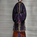 Chinesisches seidenbezogenes Kästchen mit 6 feinen Tsuso Malereien "Mandarine und chinesische Damen" unter Glasdeckel, Gouache auf Markpapier, Kanton um 1830/1840, 18x10,8cm (Kästchen 19,5x13cm), z.T. beschädig… - фото 3