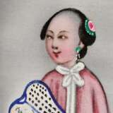 Chinesisches seidenbezogenes Kästchen mit 6 feinen Tsuso Malereien "Mandarine und chinesische Damen" unter Glasdeckel, Gouache auf Markpapier, Kanton um 1830/1840, 18x10,8cm (Kästchen 19,5x13cm), z.T. beschädig… - фото 10