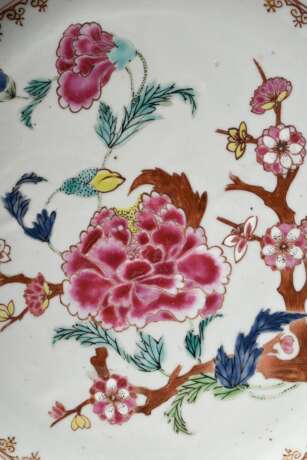 Großer Chine de Command Teller mit floraler Familie Rose Malerei, Qianlong Dynastie, China 18.Jh., Ø 36cm, Rand min. best. - фото 6