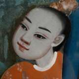 Chinesische Hinterglasmalerei "Mann und Frau in Gartenlandschaft", 19.Jh., verso beschriftet, 50x35cm (m.R. 57x41,5cm), kleine Defekte - фото 3