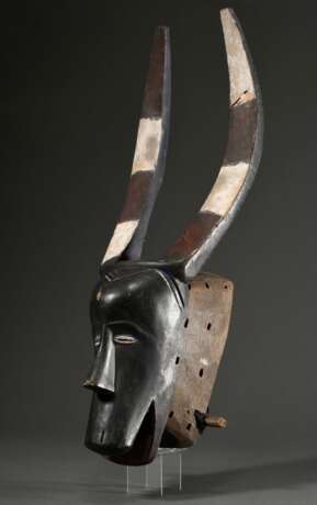 Guro Büffel Maske, "Glo" oder "Zewe" Maske, West Afrika/ Elfenbein Küste, 1. Hälfte 20.Jh., Holz, Spuren von Ultramarin, Kaolin und rötlichem Pigment, benutzter Beißstab, eine der wichtigsten Masken i… - фото 3