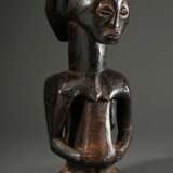 Figur der Hemba, sog. "Kabeja Makua", Zentral Afrika/ Kongo (DRC), frühes 20.Jh., Holz, janusförmige Paardarstellung als Symbol der Fruchtbarkeit und des Ahnenkults sowie der Autorität des Häuptlings, Reste von… - фото 2