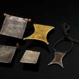 5 Diverse maurische Amulettanhänger "Schirot" oder "Teraut" aus Silber, Metall sowie Kupfer, z.T. mit rotem Stoff unterlegten Durchbrüchen, fein ziselierten Plättchen oder aufgesetzten Kugeln und Pyra… - photo 7