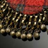 2 Diverse Teile afghanischer Choker und Stirnschmuck mit Glassteinen, Plättchen und Perlen auf Stoff aufgezogen, L. 25/18cm, Altersspuren (AF59/58) - Foto 7