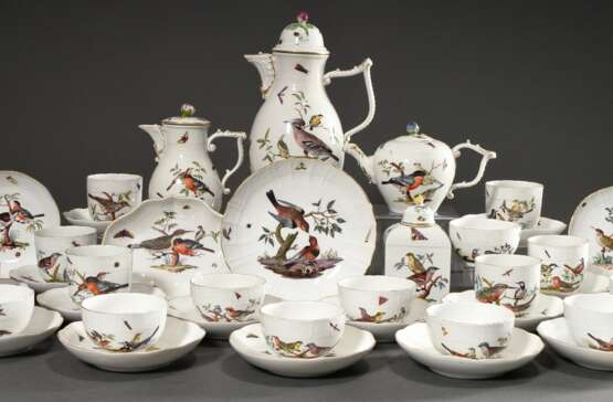 21 Teile Meissen Service mit polychromer „Vogel und Insekten“ Malerei auf Ozier Relief, um 1750, bestehend aus: 1 Kaffeekanne (H. 25cm, o. Rand rest.), 1 Teekanne (H. 12cm, Tülle rest.), 1 Mokkakanne (H. 16,5cm), 1 Teedo… - фото 3