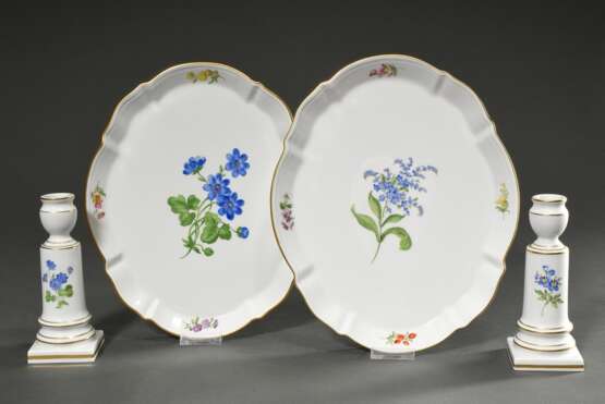 4 Diverse Teile Meissen "Deutsche Blume", nach 1950: 2 ovale Platten (27x23cm) und 2 Leuchter (H. 15,5cm) - photo 1