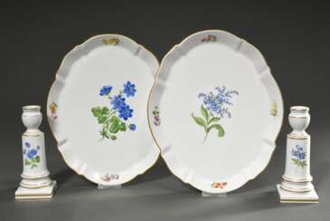 4 Diverse Teile Meissen &quot;Deutsche Blume&quot;, nach 1950: 2 ovale Platten (27x23cm) und 2 Leuchter (H. 15,5cm)