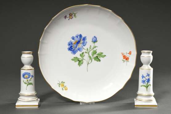 3 Diverse Teile Meissen "Deutsche Blume", nach 1950: Tortenteller (Ø 28cm) und 2 Leuchter (H. 15,5cm) - фото 1