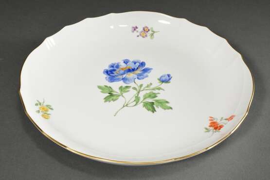 3 Diverse Teile Meissen "Deutsche Blume", nach 1950: Tortenteller (Ø 28cm) und 2 Leuchter (H. 15,5cm) - photo 3