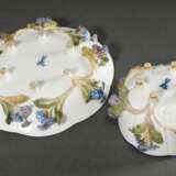 3 Teile Meissen: Mokkatasse/UT mit Relief Blümchen (H. 4cm, 1 Blüte best.) und 2 Trembleusen mit Streublümchen (H. 10cm, 1x 2 Schleifstr.), um 1900 und nach 1936 - photo 8