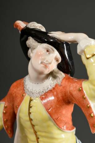 Nymphenburg Komödiantenfigur "Capitano Spavento" auf geschweiftem Rocaillesockel, aus der Serie "Commedia dell’arte", Entw.: Franz Anton Bustelli 1759/1760, polychrom bemalt und goldst… - photo 5