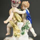 Meissen Figur "Tanzendes Blumenpaar", polychrom bemalt auf goldstaffiertem Rocaillesockel, Modellnr.: 2990, Bossiernr.: 101, Malernr.: 22, um 1900, H. 11,5cm, 1x Daumen fehlt - photo 3