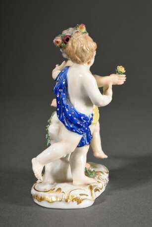 Meissen Figur "Tanzendes Blumenpaar", polychrom bemalt auf goldstaffiertem Rocaillesockel, Modellnr.: 2990, Bossiernr.: 101, Malernr.: 22, um 1900, H. 11,5cm, 1x Daumen fehlt - photo 4