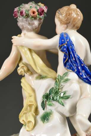Meissen Figur "Tanzendes Blumenpaar", polychrom bemalt auf goldstaffiertem Rocaillesockel, Modellnr.: 2990, Bossiernr.: 101, Malernr.: 22, um 1900, H. 11,5cm, 1x Daumen fehlt - photo 8