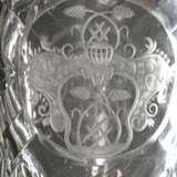Großer Barock Glas Pokal mit facettiertem Schaft und Goldrand sowie eingeschliffenem Wappen "Gekreuzte Ähren und Schwerter" unter Ritterhelm mit Geschrei, verso: Monogramm "PP" in Schildform unter Ank… - photo 5