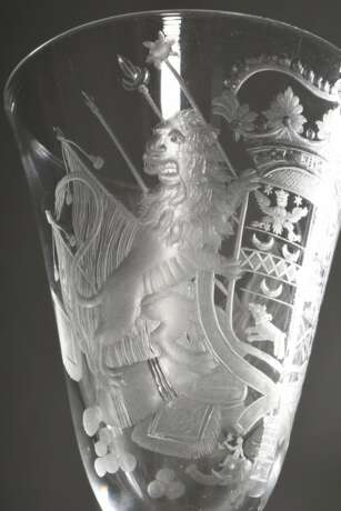 Barock Pokal mit fein eingeschliffenem Wappen von Ostfriesland auf der Kuppa, 18.Jh., H. 20,1cm, Ø 8,5cm, Fuß durch Silber ersetzt - Foto 3