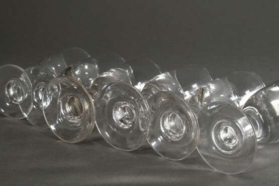 6 Rustikale Gläser in schlichter Façon, H. 15-15,5cm, Ø 7cm, min. best. - photo 3