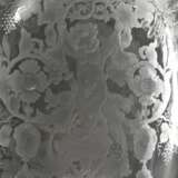 Reich beschliffene Kristall Kanne "Bacchusknabe in Weinlaub Kranz", um 1920, H. 25cm, Boden mit leichten Kratzern durch Gebrauch - фото 4