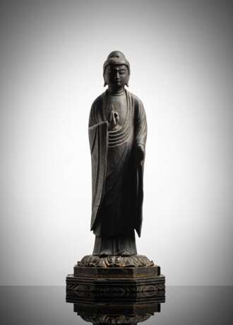 Frühe Figur des Amida Buddha aus Holz - фото 1