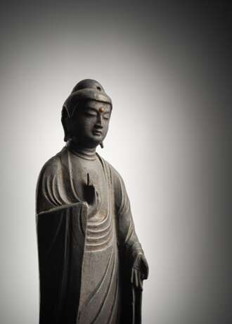 Frühe Figur des Amida Buddha aus Holz - фото 2