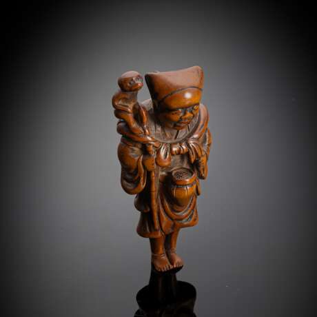 Feines Netsuke eines Sarumawashi mit seinem Affen aus Holz - photo 1