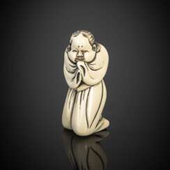 Netsuke der Okame aus Elfenbein